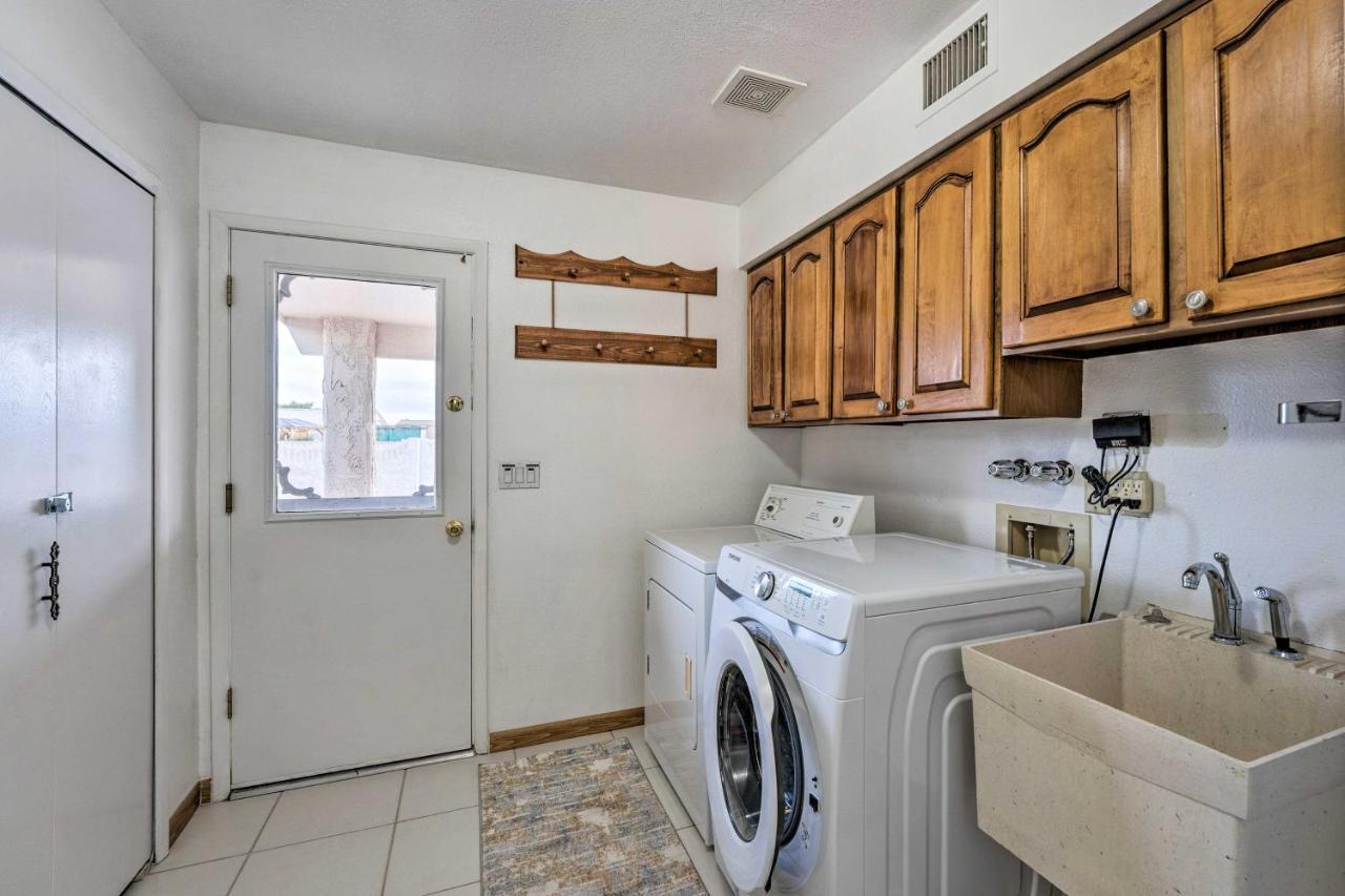 Pet-Friendly Lake Havasu City Retreat With Pool! 외부 사진